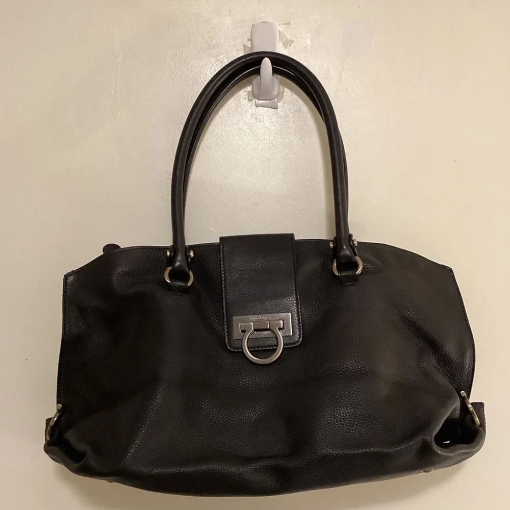 SALVATORE FERRAGAMO
Leather Shoulder Bag - Picture 2 of 16